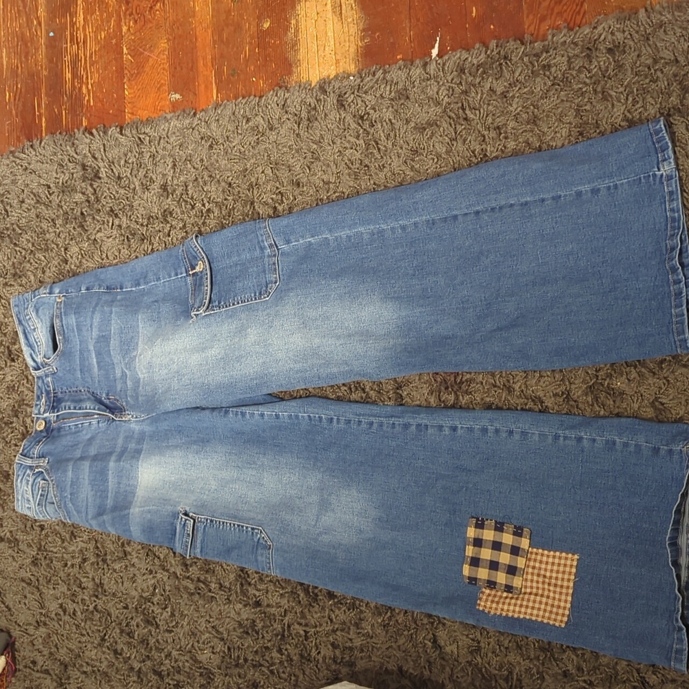 Wide leg cargo jeans